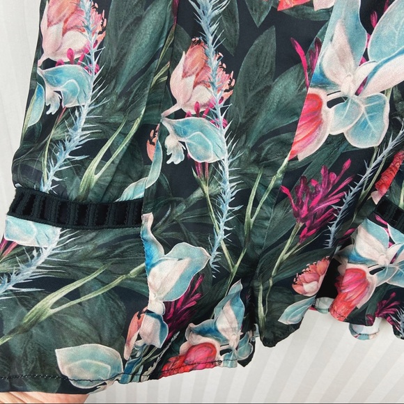 Sexy Floral MINKPINK V Neck Romper Small - Picture 7 of 8